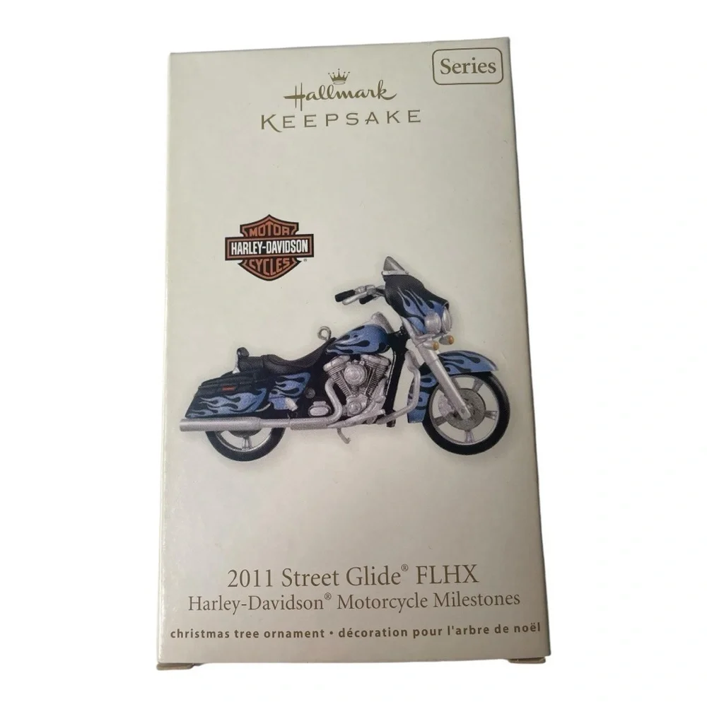 NWT Hallmark Keepsake Harley-Davidson 2011 Street Glide FLHX Motorcycle Ornament